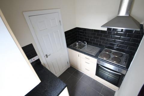 1 bedroom flat to rent, Harehills Lane, Harehills, Leeds, LS9 6HJ