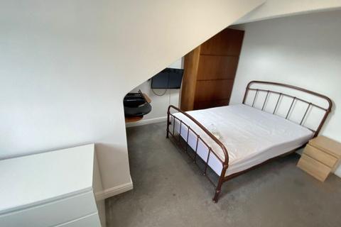 undefined, 4 Pennington Grove, Woodhouse, Leeds, LS6 2JL