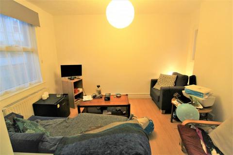 3 bedroom terraced house to rent, Viaduct Road, Brighton, BN1