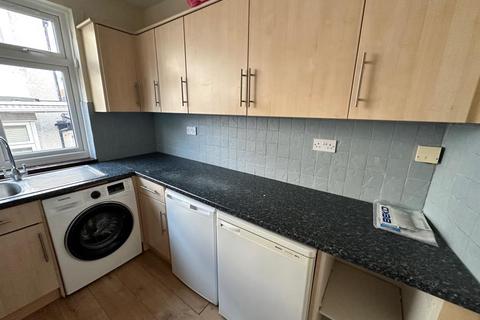 3 bedroom apartment to rent, Bedford Avenue, ,  Barnet,  EN5