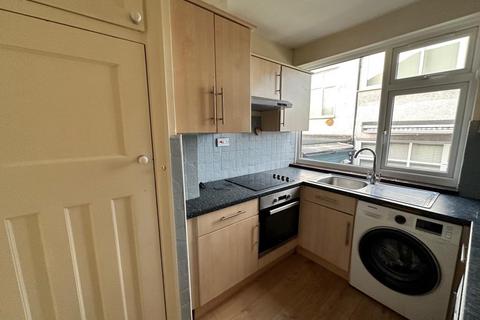 3 bedroom apartment to rent, Bedford Avenue, ,  Barnet,  EN5