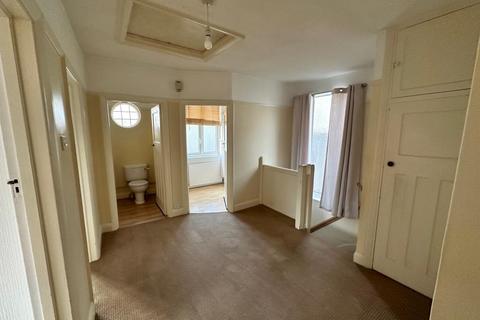 3 bedroom apartment to rent, Bedford Avenue, ,  Barnet,  EN5