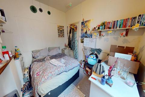 4 bedroom terraced house to rent, Lewes Road