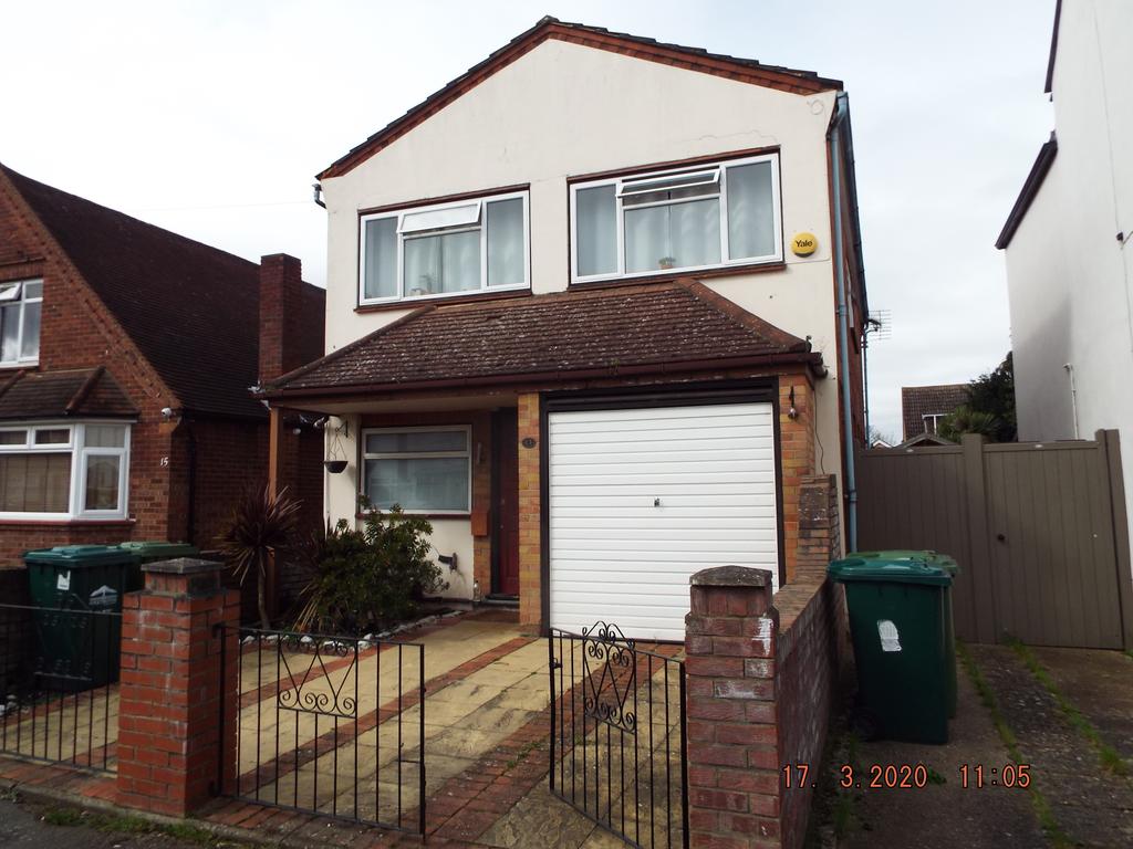 Warwick Rd, Ashford TW15 3 bed house share to rent £700 pcm (£162 pw)