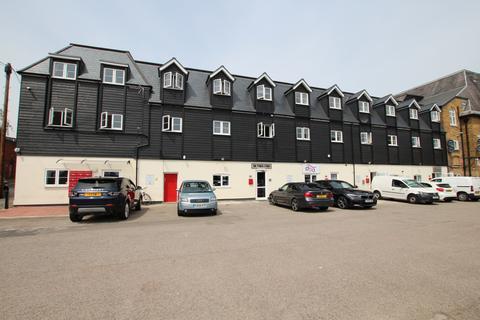 2 bedroom flat to rent, Brewery Road, Hoddesdon EN11