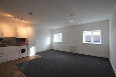 2 bedroom flat to rent, Brewery Road, Hoddesdon EN11