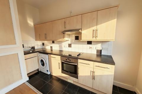 3 bedroom flat to rent, Derby Road, Newtown, Southampton, SO14