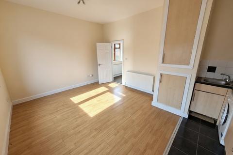 3 bedroom flat to rent, Derby Road, Newtown, Southampton, SO14