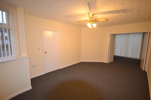 3 bedroom semi-detached house to rent, Chislehurst Avn, Leicester LE3