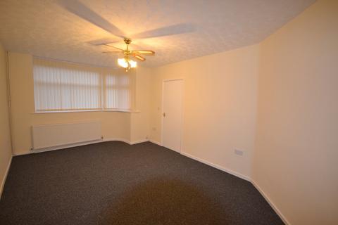 3 bedroom semi-detached house to rent, Chislehurst Avn, Leicester LE3