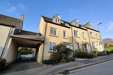 3 bed semi-detached house for rent in Truro