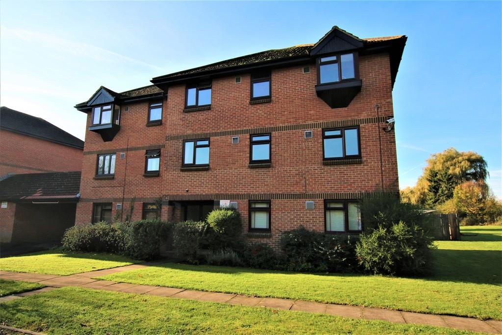 Colnbrook 2 bed apartment to rent £1,300 pcm (£300 pw)