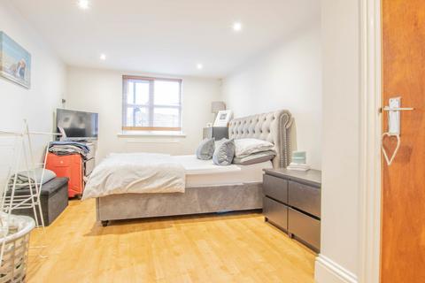 2 bedroom apartment to rent, High Street, Hoddesdon EN11