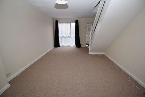 2 bedroom terraced house to rent, Culver Close, Netley, Southampton SO31 5GJ