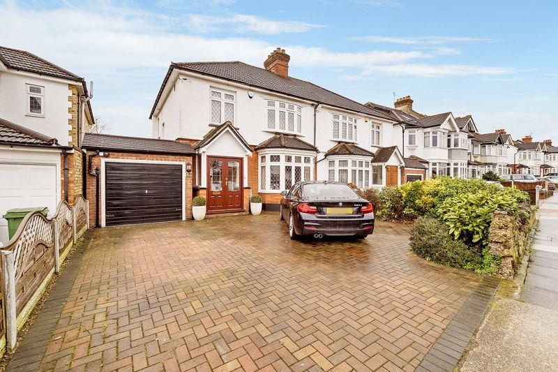 Deyncourt Gardens, Upminster 4 bed semidetached house £800,000