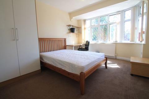 8 bedroom semi-detached house to rent, Whitehall Road, Uxbridge, UB8