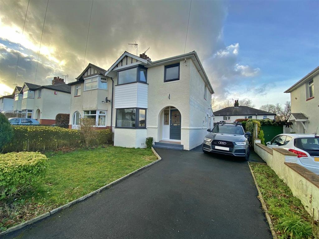 Leathley Crescent, Menston, LS29 6 3 bed semidetached house £330,000