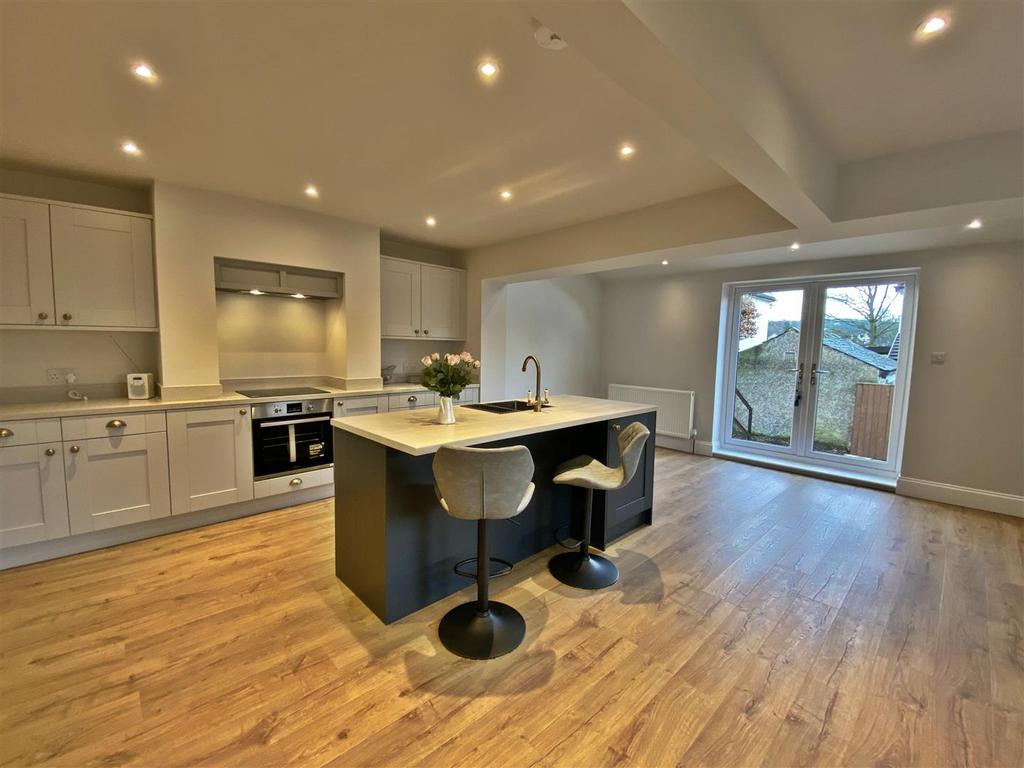 Leathley Crescent, Menston, LS29 6 3 bed semidetached house £330,000