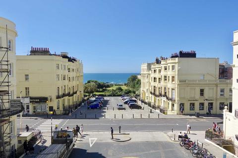 2 bedroom flat to rent, Brunswick Place, Hove