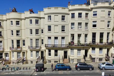 2 bedroom flat to rent, Brunswick Place, Hove