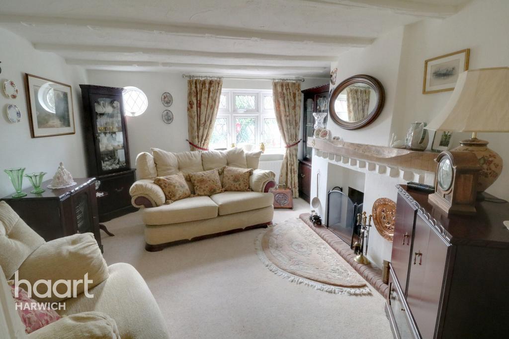 Stones Green, HARWICH 2 bed cottage £250,000