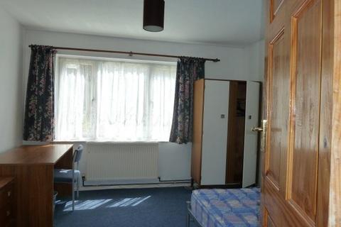 4 bedroom house share to rent, Downs Road