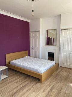 4 bedroom house share to rent - Broadfield Road