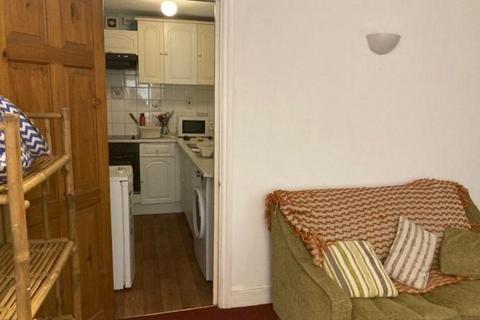 1 bedroom flat to rent - 62 Whitstable Road