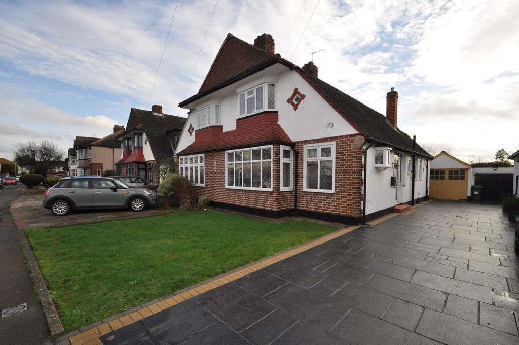 Kenilworth Gardens, Hornchurch, Essex, RM12 3 bed semidetached house