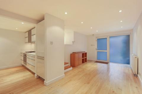 2 bedroom mews to rent, Hippodrome Mews, London, W11