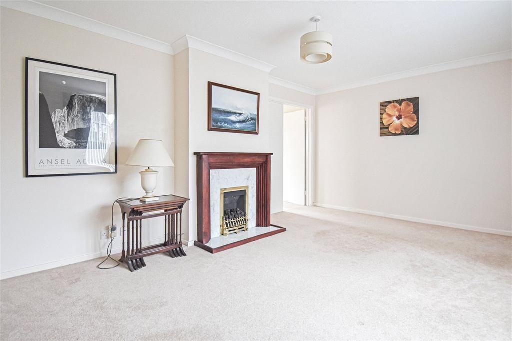 Harding Way, Cambridge, CB4 3 bed semidetached house £1,800 pcm (£