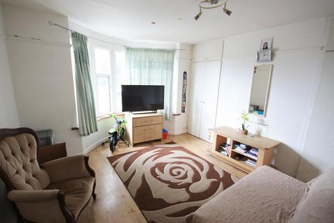 1 bedroom flat for sale, Western Avenue, East Acton, London, W3 7TX