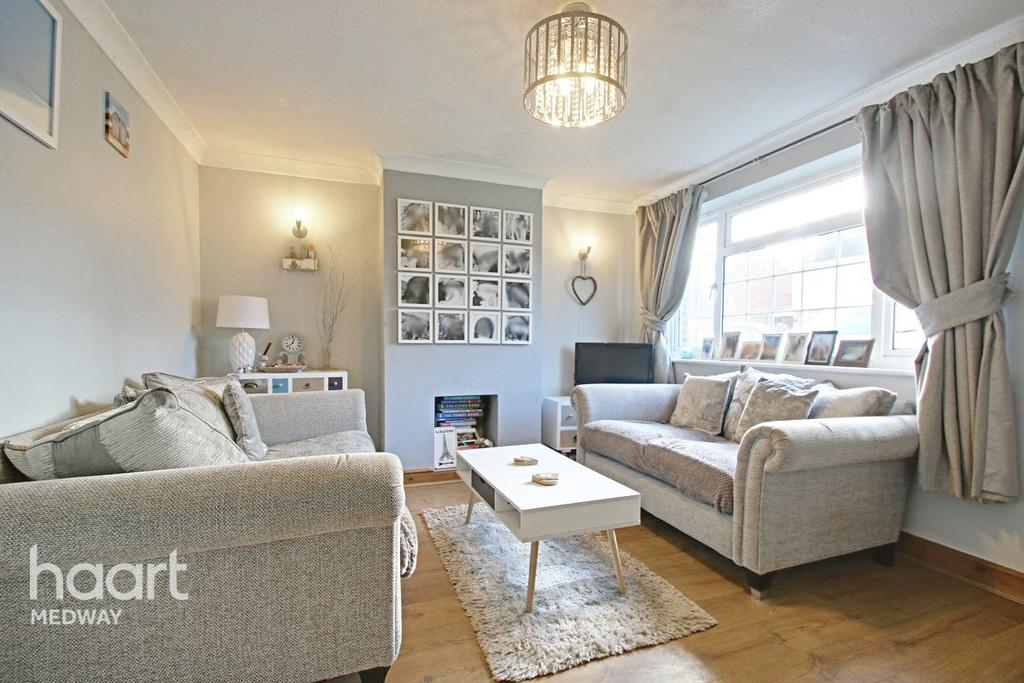 St Johns Way, Rochester 3 bed semidetached house £300,000