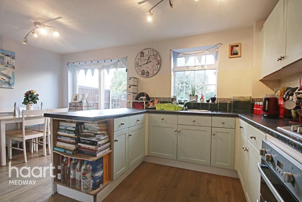 St Johns Way, Rochester 3 bed semidetached house £300,000