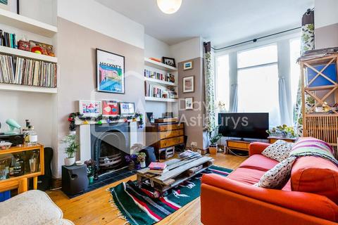 2 bedroom apartment to rent, Raleigh Road, Crouch End, London