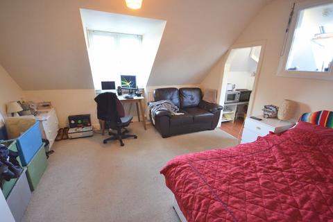 Studio to rent, Milton Road, Bournemouth BH8