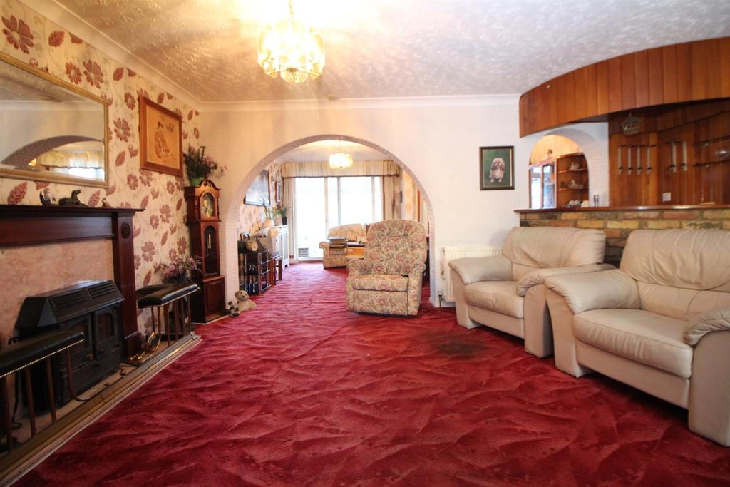 Colston Crescent, Goffs Oak, Herts, EN7 3 bed semidetached house £