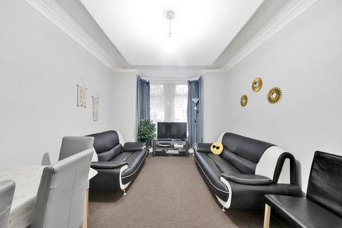 2 bedroom flat for sale, Moyers Rd, Leyton