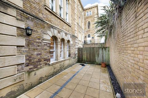 1 bedroom apartment to rent, Princess Park Manor, Royal Drive, London, N11