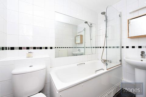 1 bedroom apartment to rent, Princess Park Manor, Royal Drive, London, N11