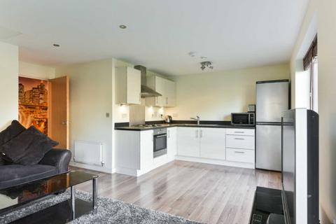 2 bedroom flat to rent, Dalmeny Way, Epsom