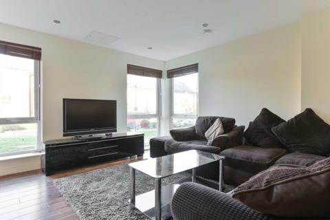 2 bedroom flat to rent, Dalmeny Way, Epsom