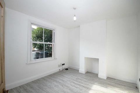 3 bedroom terraced house to rent, Browns Road, Surbiton