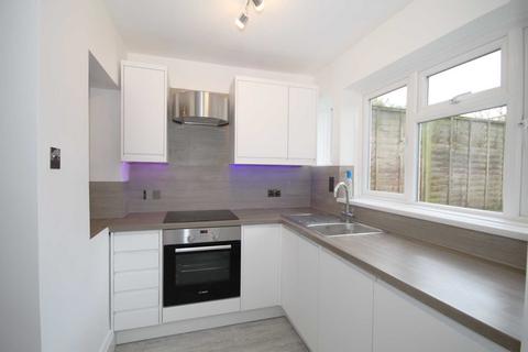 3 bedroom terraced house to rent - Browns Road, Surbiton