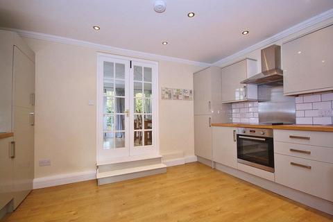 5 bedroom detached house to rent, Baillie Road, Guildford, Surrey, GU1