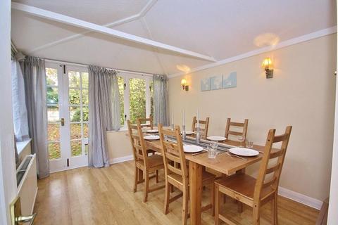 5 bedroom detached house to rent, Baillie Road, Guildford, Surrey, GU1