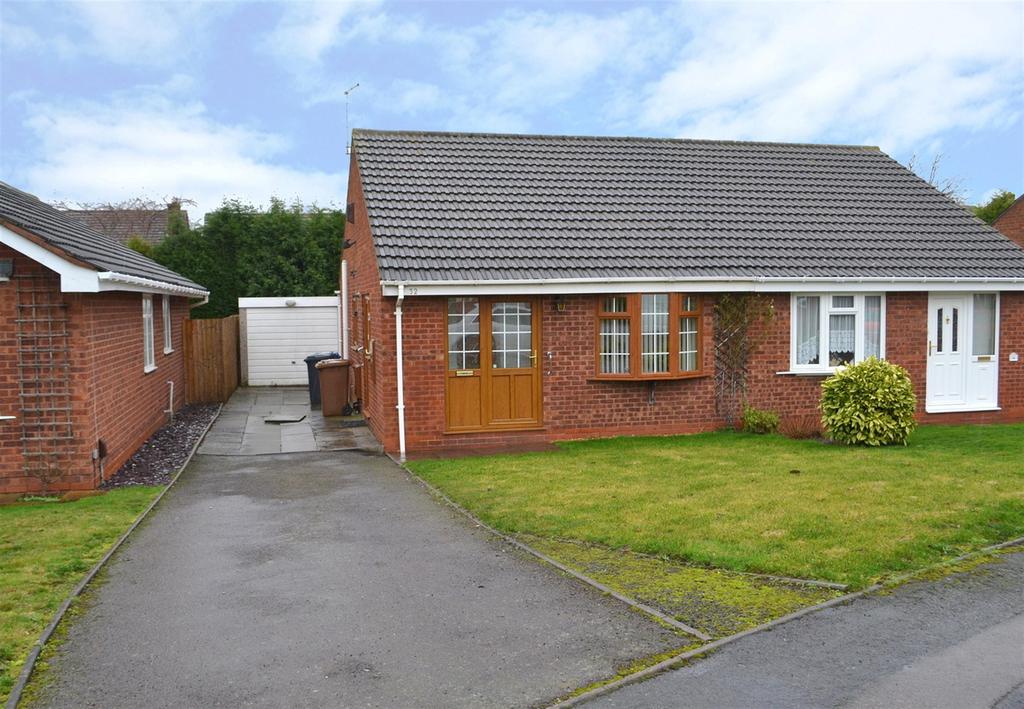 Yew Tree Avenue, Lichfield 2 bed semidetached bungalow £196,000