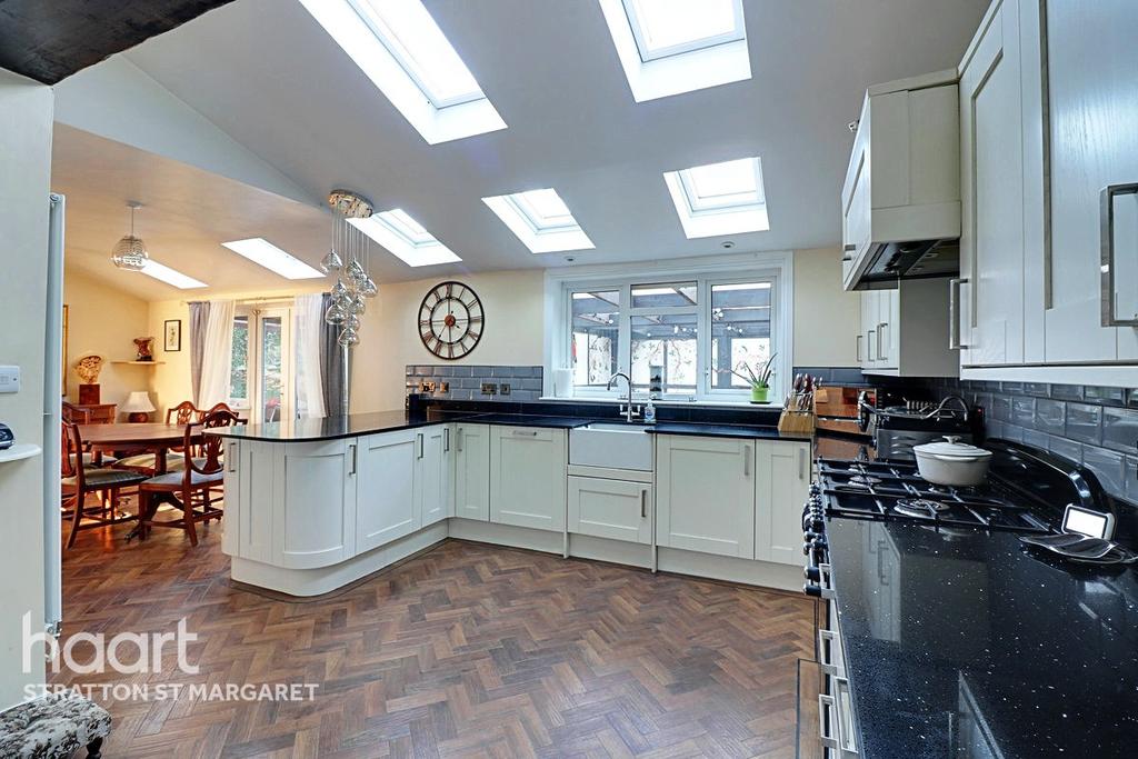 Oxford Road, Swindon 4 bed semidetached house £335,000