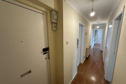 2 bedroom flat to rent, Doe Bank Court, Four Oaks B74