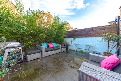 5 bedroom terraced house to rent, Cathles Road, London, SW12